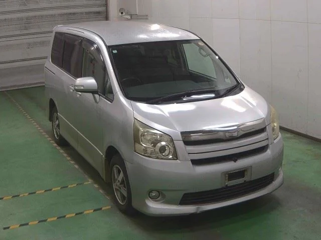 Toyota Noah 2007