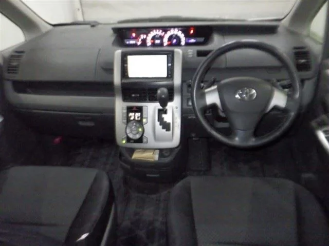 Toyota Noah  с аукциона в Японии