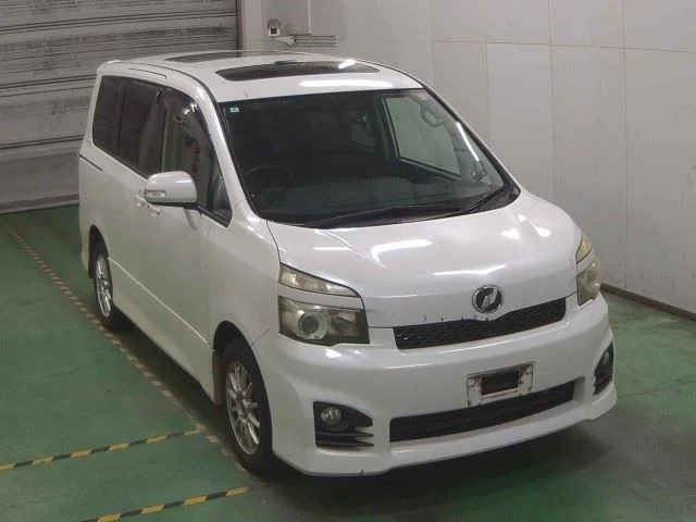 Toyota Voxy 2010