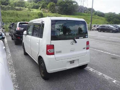 Toyota Pixis Space