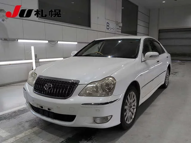 Toyota CROWN MAJESTA  с аукциона в Японии