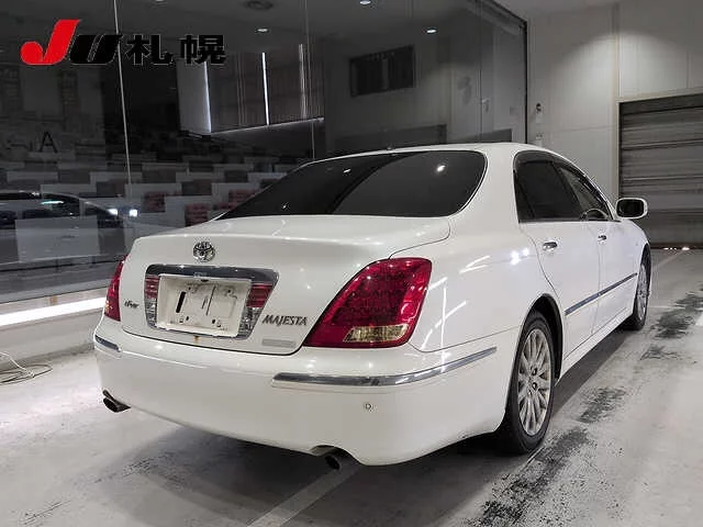 Toyota CROWN MAJESTA  с аукциона в Японии