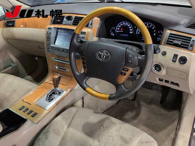 Toyota CROWN MAJESTA  с аукциона в Японии