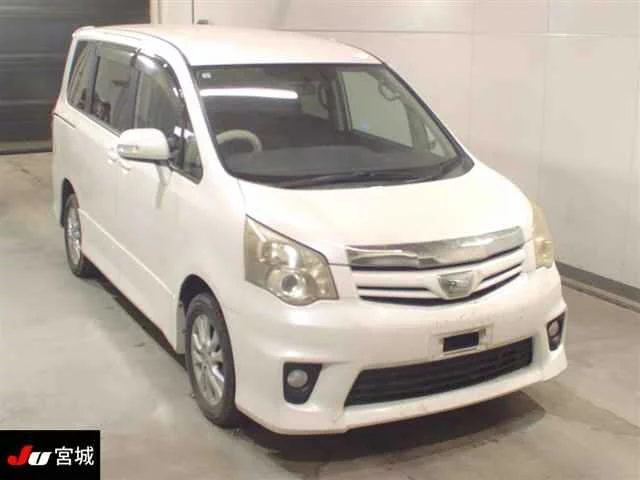 Toyota Noah 2011