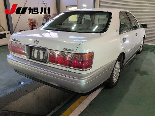 Toyota Crown  с аукциона в Японии