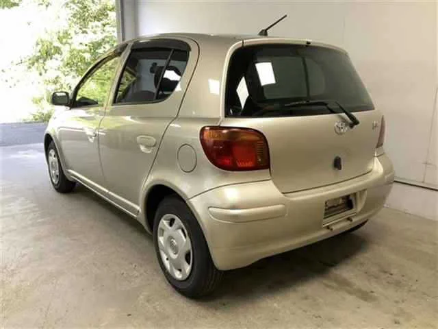 Toyota Vitz  с аукциона в Японии