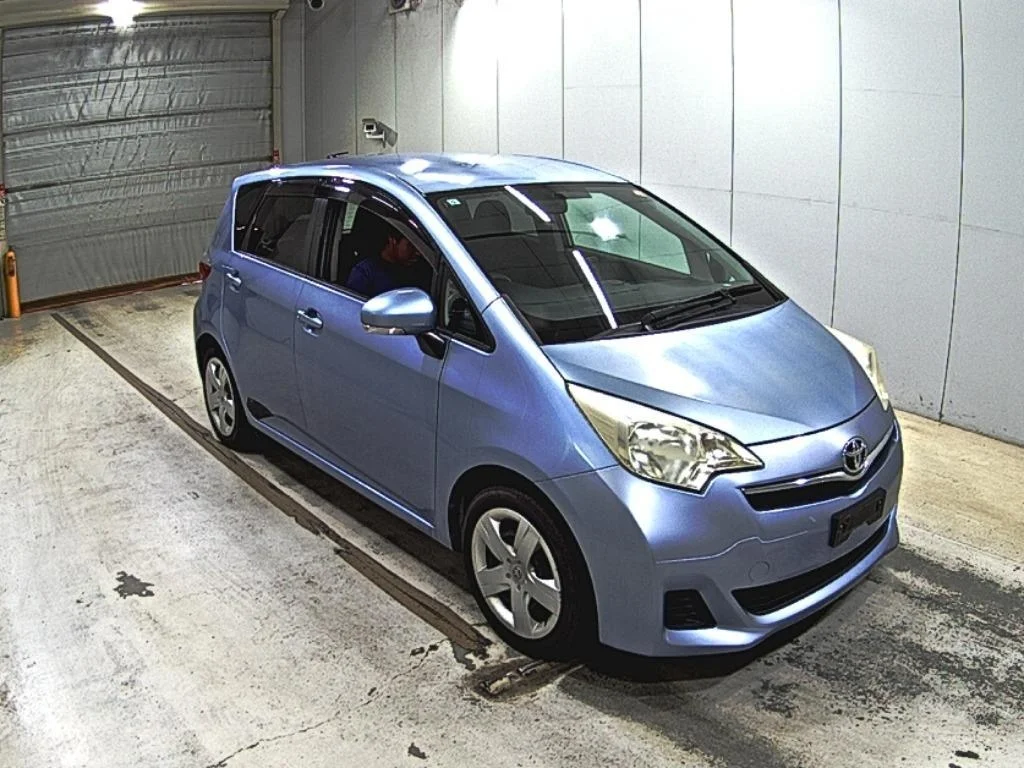Toyota Ractis 2011