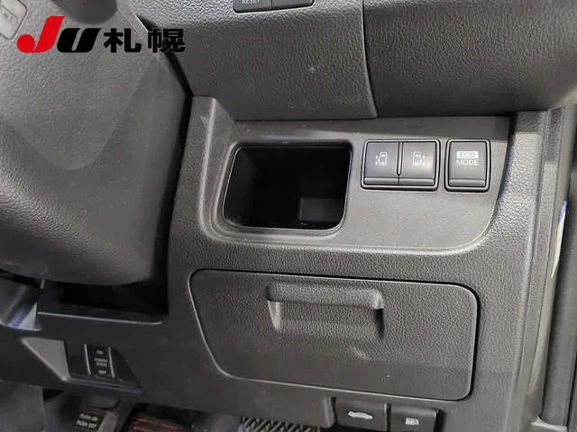 Nissan Serena  с аукциона в Японии