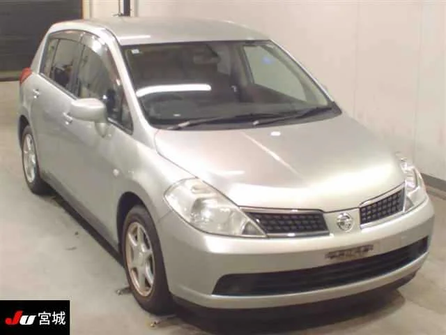 Nissan Tiida 2005