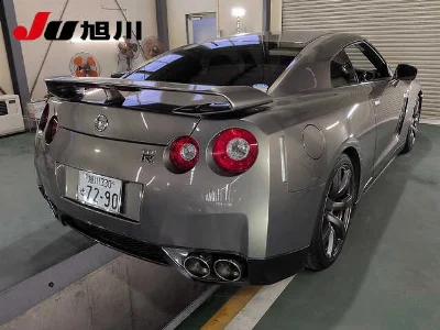 Nissan GT-R