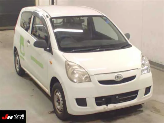 Daihatsu Mira 2010