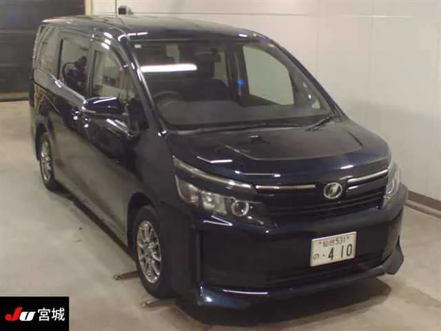 Toyota Voxy 2014