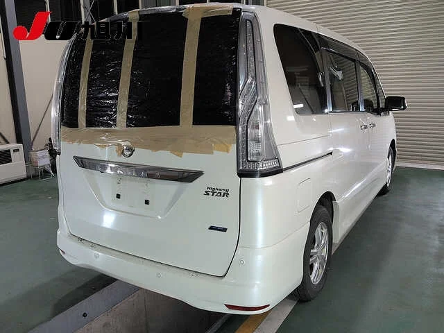 Nissan Serena  с аукциона в Японии
