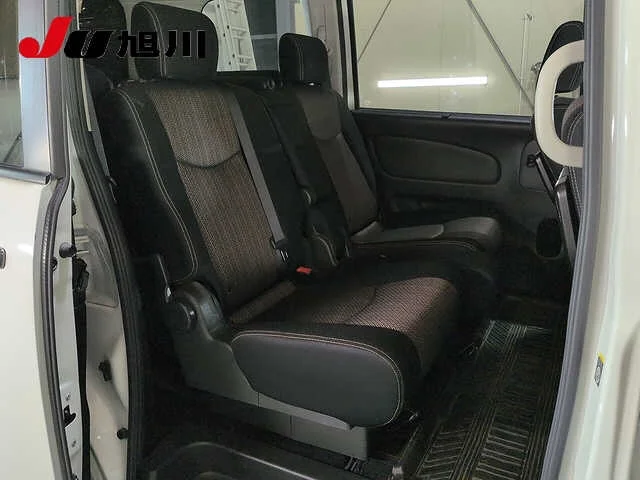 Nissan Serena  с аукциона в Японии