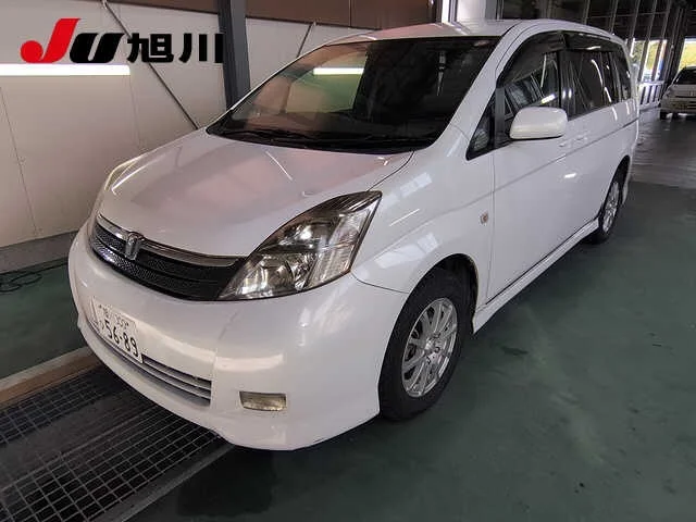 Toyota Isis  с аукциона в Японии