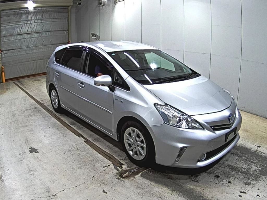 Toyota Prius Alpha 2012