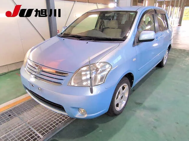 Toyota Raum 2005