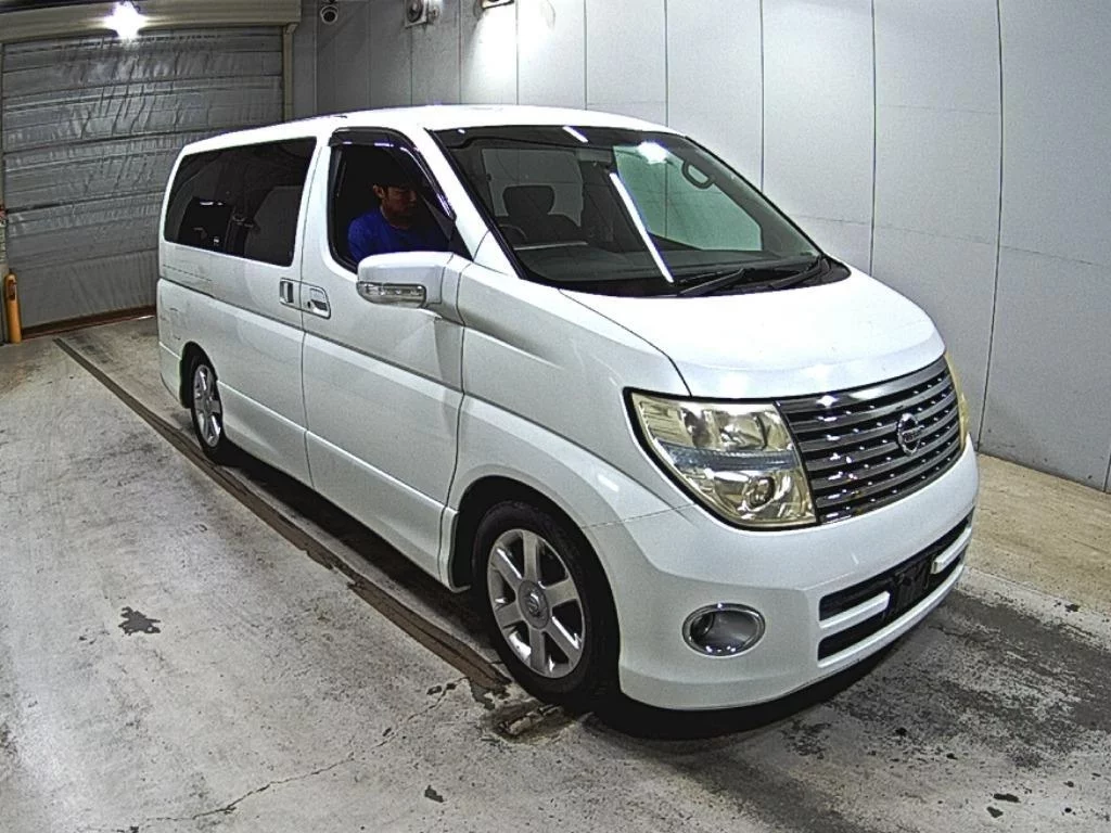 Nissan Elgrand 2005