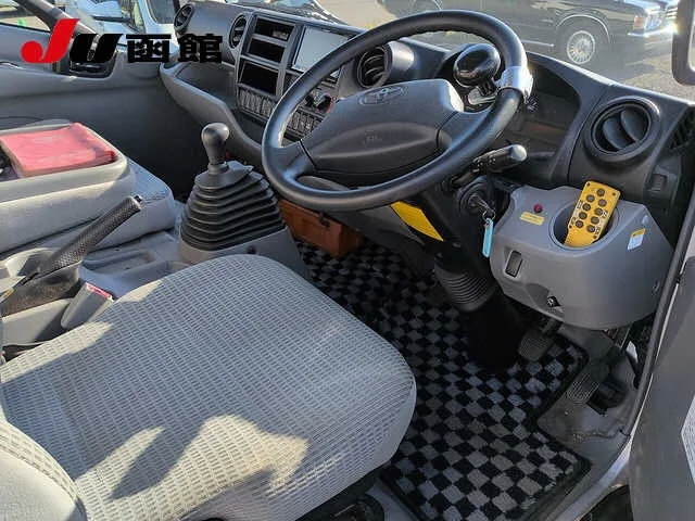 Toyota Dyna  с аукциона в Японии