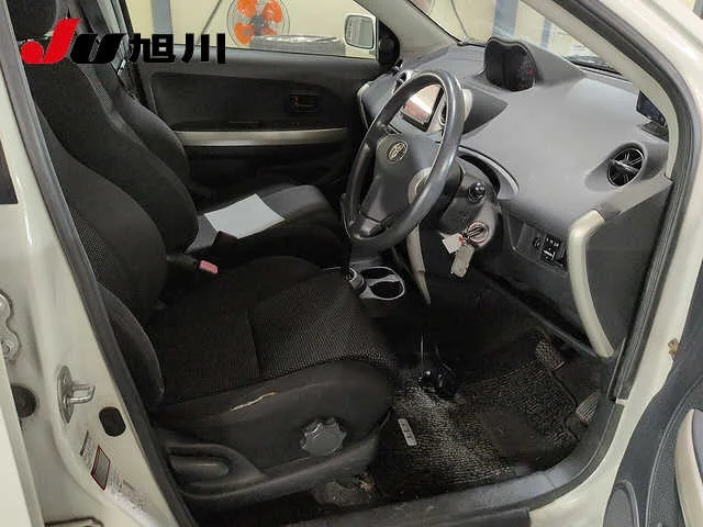 Toyota Ist  с аукциона в Японии