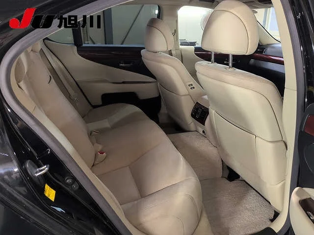 Lexus LS600h  с аукциона в Японии