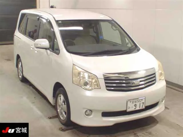 Toyota Noah 2010