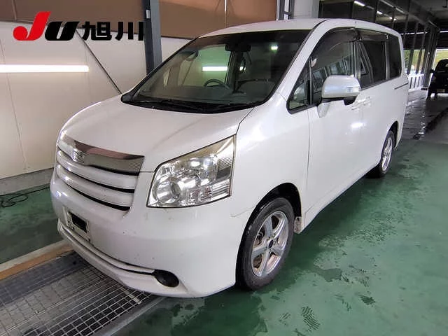 Toyota Noah 2007