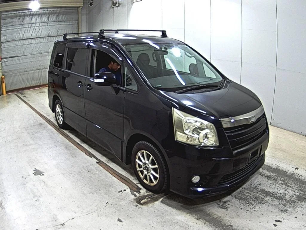 Toyota Noah 2007