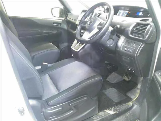 Nissan Serena  с аукциона в Японии