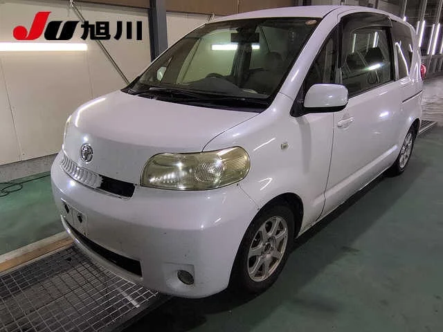 Toyota Porte 2006