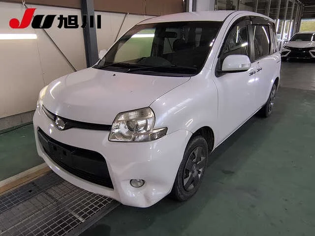 Toyota Sienta 2011