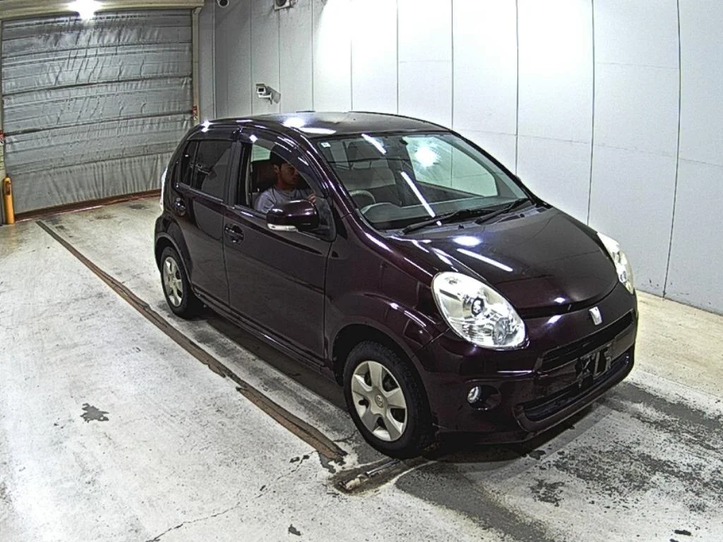Toyota Passo 2012