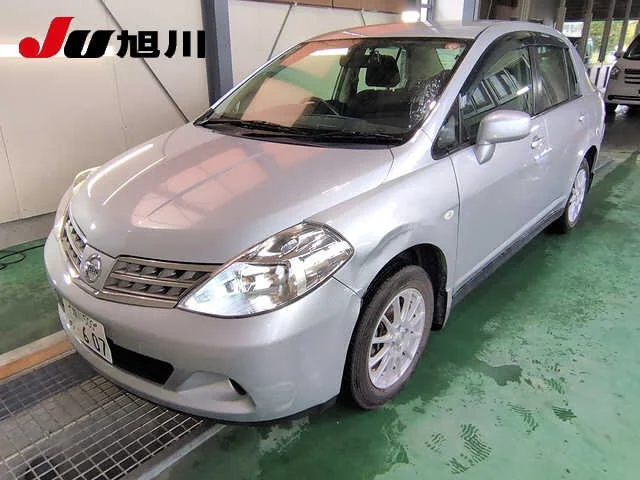 Nissan Tiida Latio  с аукциона в Японии