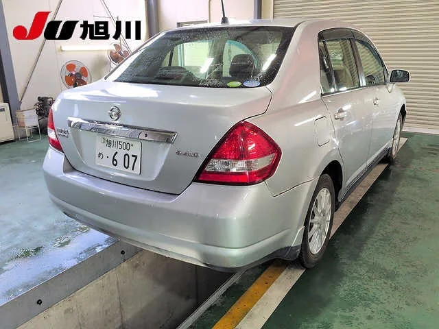 Nissan Tiida Latio  с аукциона в Японии