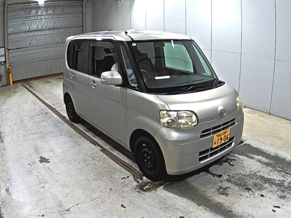Daihatsu Tanto 2010