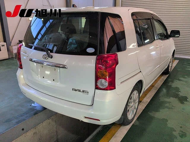 Toyota Raum  с аукциона в Японии