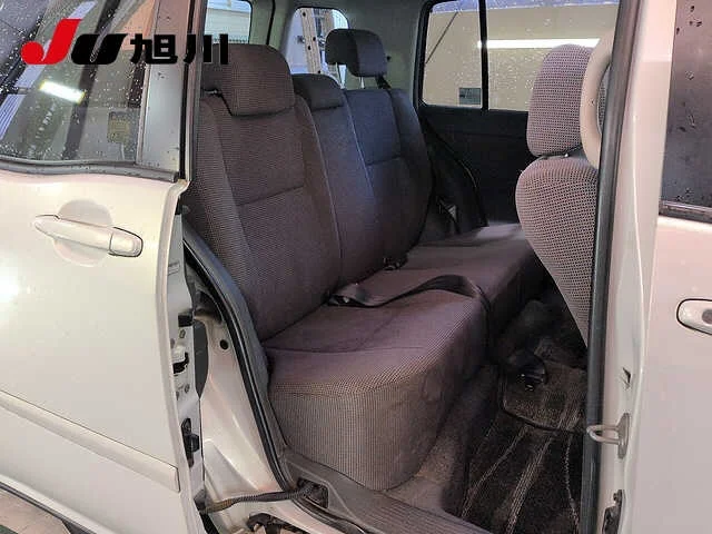 Toyota Raum  с аукциона в Японии