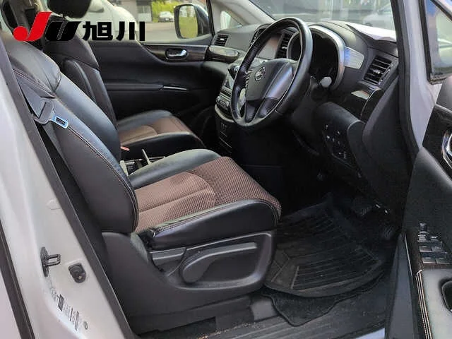 Nissan Elgrand  с аукциона в Японии
