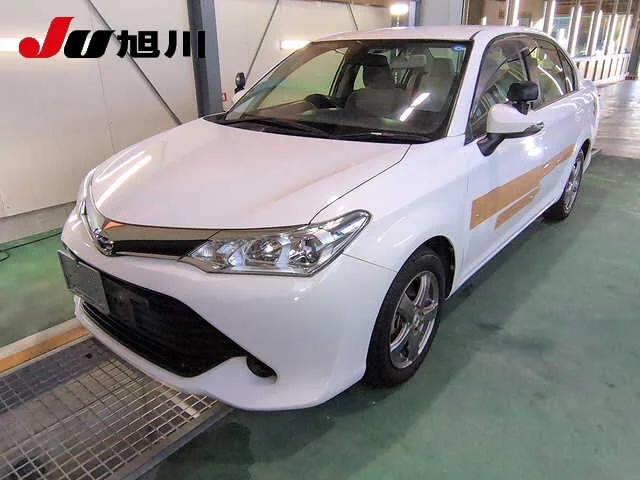 Toyota Corolla Axio  с аукциона в Японии