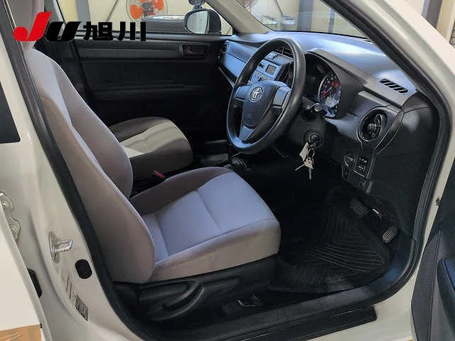 Toyota Corolla Axio  с аукциона в Японии