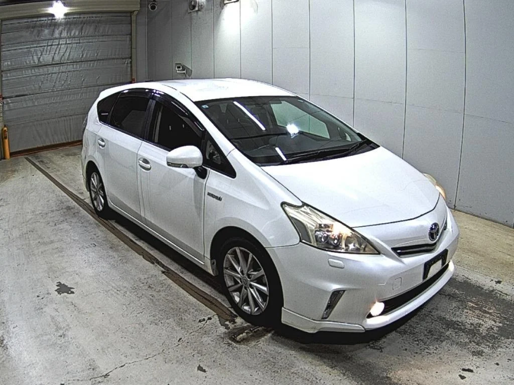 Toyota Prius Alpha 2013