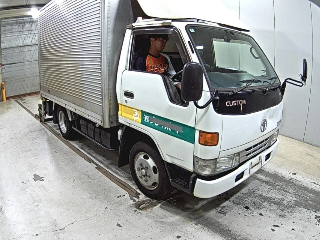 Toyota Dyna  с аукциона в Японии