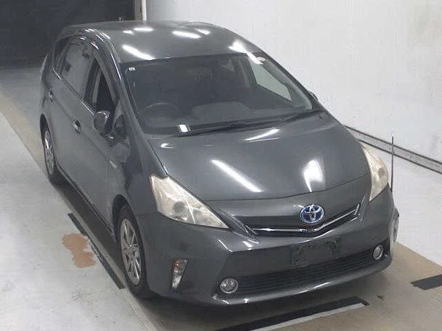 Toyota Prius Alpha 2013