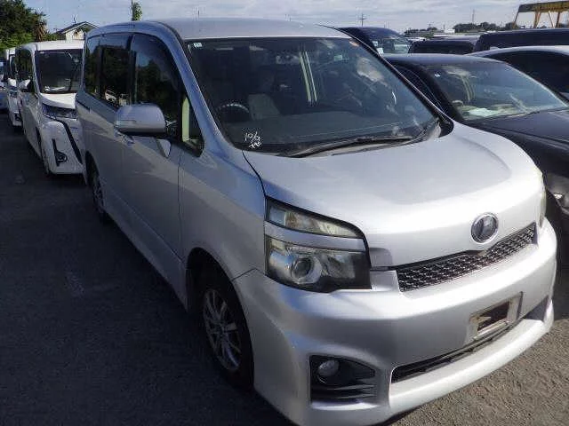 Toyota Voxy 2012