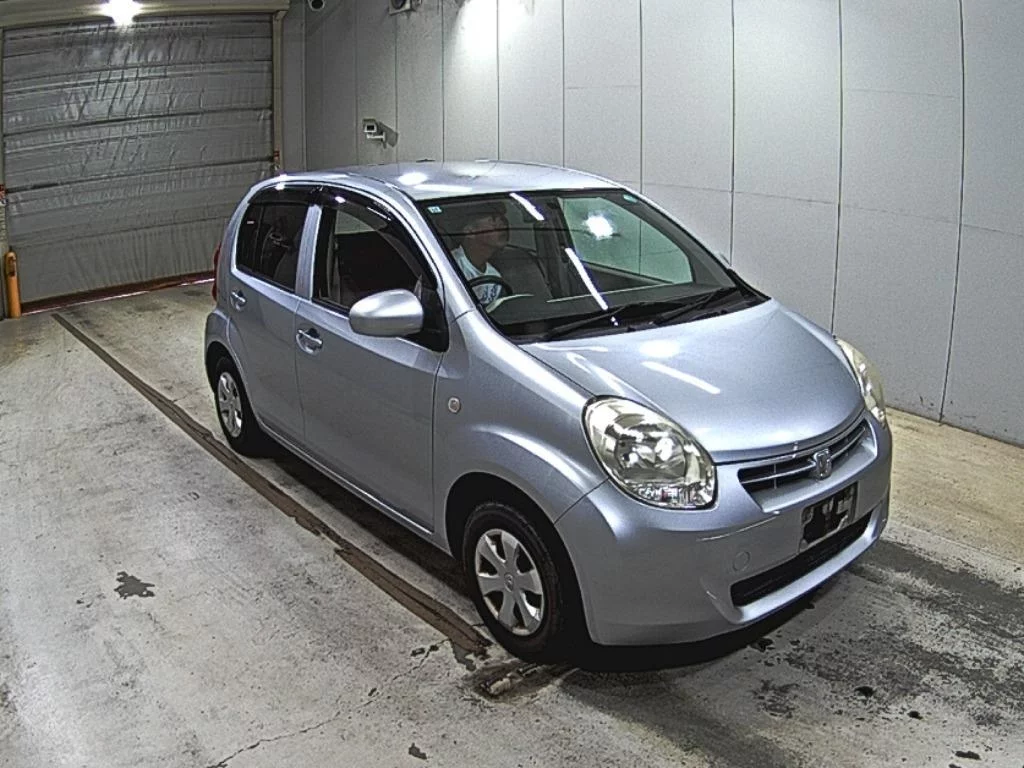 Toyota Passo 2011