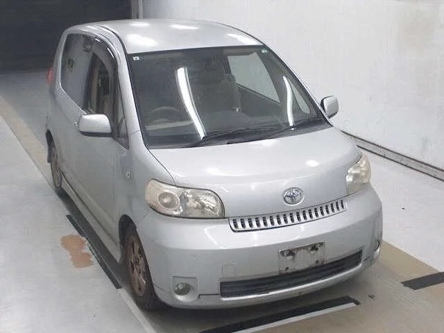 Toyota Porte 2004