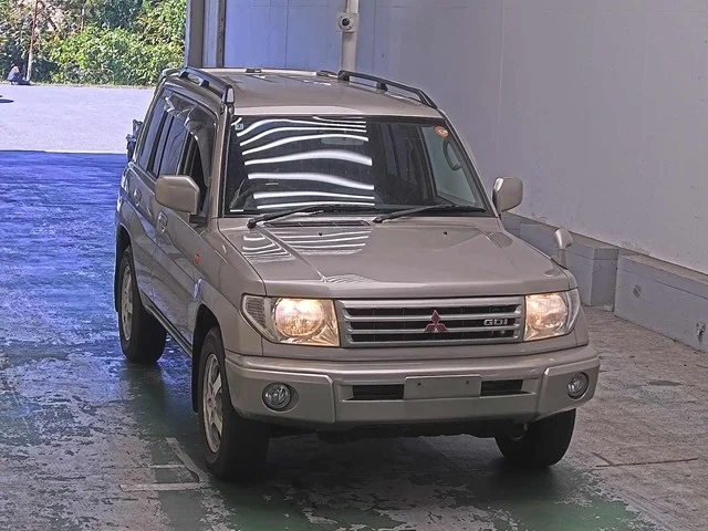 Mitsubishi Pajero iO  с аукциона в Японии
