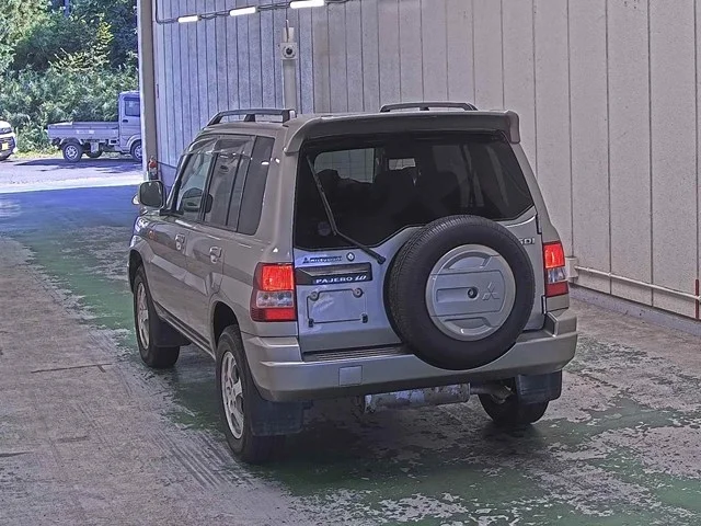 Mitsubishi Pajero iO  с аукциона в Японии