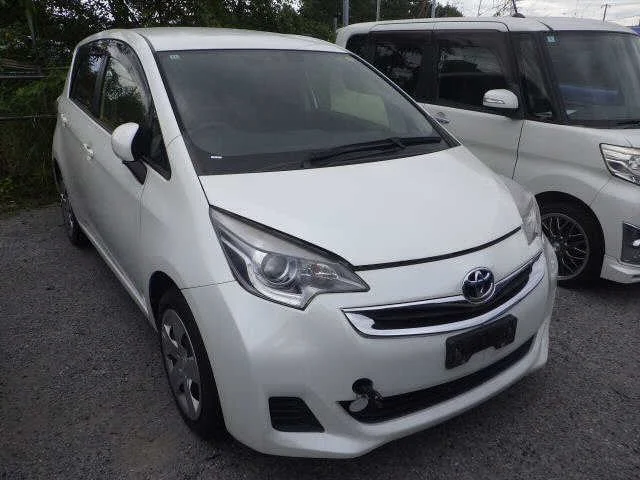 Toyota Ractis 2014