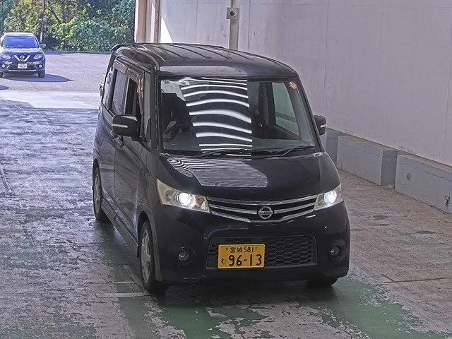Nissan Roox 2012